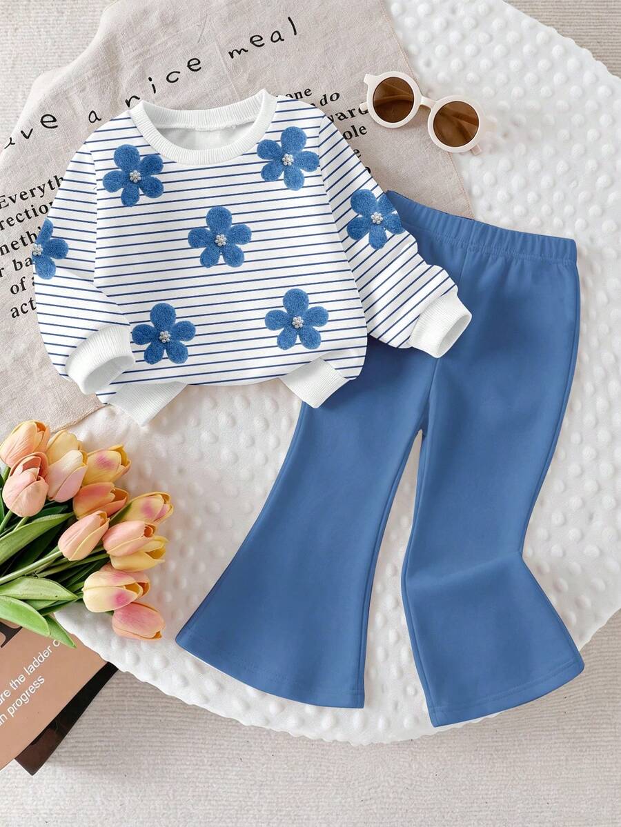SHEIN Playful Pals 2件組女嬰秋冬可愛3D刺繡大花對比色條紋印花簡約羅紋圓領衛衣與百搭時尚喇叭褲套裝,戶外可愛秋冬女嬰服飾,韓風,返校季 - 彩色 - 查看 1