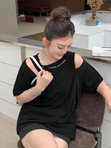 Dazy Plus 大尺碼女款休閒鏤空字母印花素色寬鬆博主風短袖黑色T恤夏季可愛上衣 - 黑色 - 查看 6