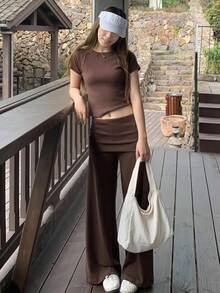 SHEIN 青少年女孩休閒簡約棕色素色針織修身短袖T恤與摺腰長褲套裝 - 咖啡棕 - 查看 2