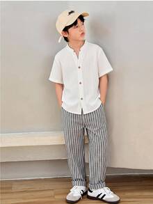 SHEIN 男童寬鬆休閒立領梭織素色短袖襯衫與長褲兩件套 - 杏色 - 查看 2
