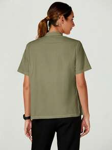 TaskEZ Chaquetas de Chef de Manga Corta Blancas para Mujeres con Botones Delanteros, Manga Corta y Bolsillo, Estilo Minimalista - Verde militar - Ver 2