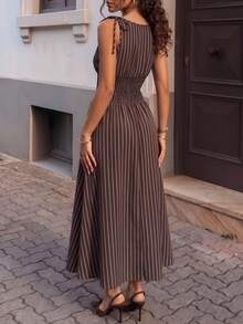 Ritzy Row Damen braunes gestreiftes A-Linien-Kleid mit geraffter Taille, charmant elegant für Alltag, Pendeln, Urlaub, Mode, Date, französischer Streetstyle, Vintage, vielseitig, Frühling/Sommer, neu, ärmellos, mit Bindeband, Midi, Rundhals, Cami-Kleid, braunes Kleid - Braun - Übersicht 3
