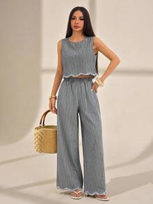 SHEIN PETITE 女款時尚度假休閒對比色蕾絲飾邊吊帶上衣與長褲2件組，四季皆宜，黑色套裝，無袖上衣與長褲2件組，秋季女裝，商務休閒女裝，寬腿長褲女款2件組，蕾絲波浪邊上衣夏季 - 黑色 - 查看 3