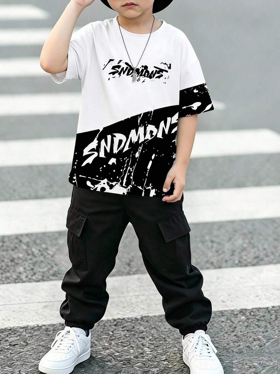 2件組小男孩酷炫趣味英文標語對比色滿版印花時尚圓領短袖T恤與工裝褲套裝,適合假期派對、春夏休閒舒適、夏季必備穿搭、時尚休閒造型、春夏街頭風、戶外休閒穿搭、返校派對、適合戶外野餐 - 彩色 - 查看 1