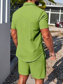Manfinity Homme Conjunto casual de camisa de manga corta y pantalones cortos de unicolor para hombre - Verde Oliva - Ver 2