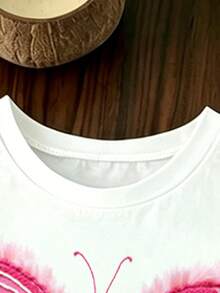 SHEIN Sparklyn 女童可愛甜美多巴胺粉色蝴蝶印花 Tweengir 休閒舒適軟綿圓領短袖T恤與牛仔效果印花喇叭褲套裝，夏季 - 彩色 - 查看 5