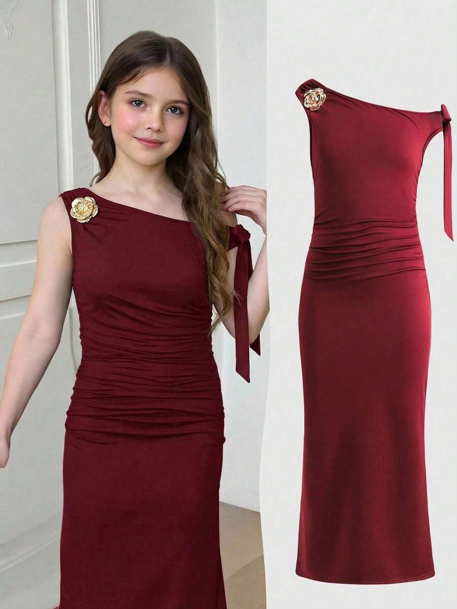 SHEIN Girlism فستان مطوي بكتف غير متماثل مزين بزهور معدنية ثلاثية الأبعاد للفتيات المراهقات - عنابي اللون - مشاهدة 1