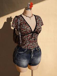 SHEIN ICON 大尺碼女款碎花前綁帶短袖修身T恤，度假穿搭 - 彩色 - 查看 5