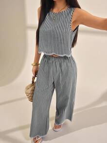 SHEIN PETITE 女款時尚度假休閒對比色蕾絲飾邊吊帶上衣與長褲2件組，四季皆宜，黑色套裝，無袖上衣與長褲2件組，秋季女裝，商務休閒女裝，寬腿長褲女款2件組，蕾絲波浪邊上衣夏季 - 黑色 - 查看 4