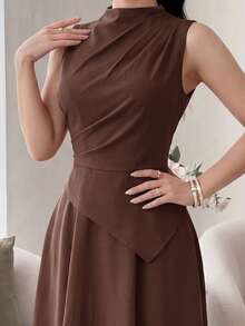 Feyla Damen einfarbiges plissiertes Stehkragen elegantes ärmelloses Midi-Kleid - Kaffeebraun - Übersicht 1
