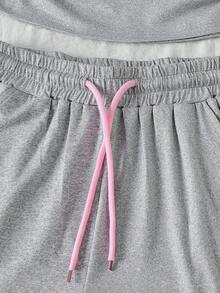 SHEIN Sparklyn 青少年女孩圓領動物刺繡圖案百褶短袖T恤與短褲休閒日常套裝 - 灰色 - 查看 6