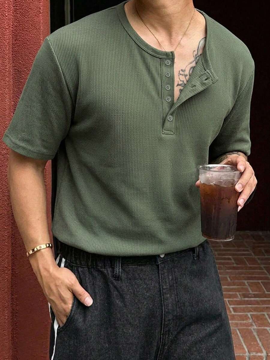 DAZY Men's Textured Fabric Short Sleeve Solid Color Basic Half-Placket T-Shirt - Army Green - View 1