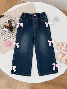 SHEIN Süße & niedliche lässige lockere gerade geschnittene gewaschene Denim-Jeans mit 3D-rosa Schleife & asymmetrischem Saumdesign, vielseitig für den täglichen Gebrauch, Schule, Campus, Universität - Mittele Waschung - Übersicht 4