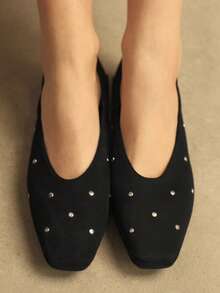 Rosivie Women's Black Rivet Accent Low Heel Shoes - Black - View 10