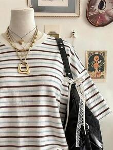 SHEIN 條紋數位印花時尚極簡女款大尺碼長版圓領落肩T恤，送友禮物 - 彩色 - 查看 4