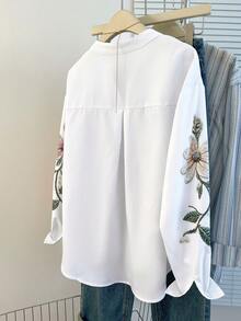 SHEIN LUNE 刺繡立領白色條紋襯衫，女款寬鬆休閒 3/4 袖紋理上衣 - 白色 - 查看 2