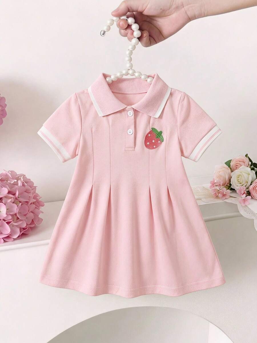SHEIN 女婴白色休闲连衣裙，罗纹领口和袖口，适合休闲穿着、外出、运动、聚会等场合。