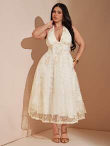 SHEIN BAE CURVE 大码女式夏季性感优雅度假风刺绣网纱露背系带连衣裙 - 卡其色 - 查看 5
