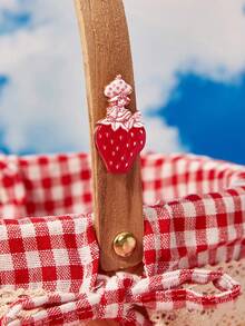 Strawberry Shortcake X SHEIN 1PC New Creative Cartoon Doll Pattern Brooch, Cute, Casual, Can Also Be Used As Accessories, Suitable For Various Parties, Concerts, Festivals, Exquis - Red - View 5