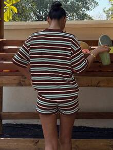 Muchica 女款夏季字母與檸檬印花圓領短袖T恤搭配條紋短褲休閒兩件套 - 彩色 - 查看 2
