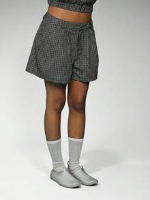 COUREZ Check Low Rise Mid Length Tailored Shorts , Y2K Casual Summer Black And White Plaid Shorts - Black - View 4