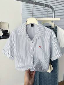 Elamini 女款藍色條紋蝴蝶結刺繡落肩短袖短版襯衫 - 黑與白 - 查看 6