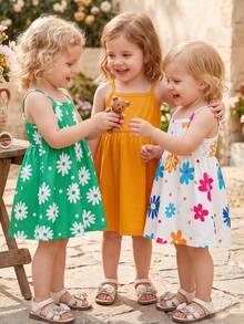SHEIN Playful Pals 2025新款夏季女嬰無袖細肩帶洋裝套裝，滿版碎花印花與素色洋裝，田園風，多巴胺配色，時尚可愛，3件/套 - 彩色 - 查看 3