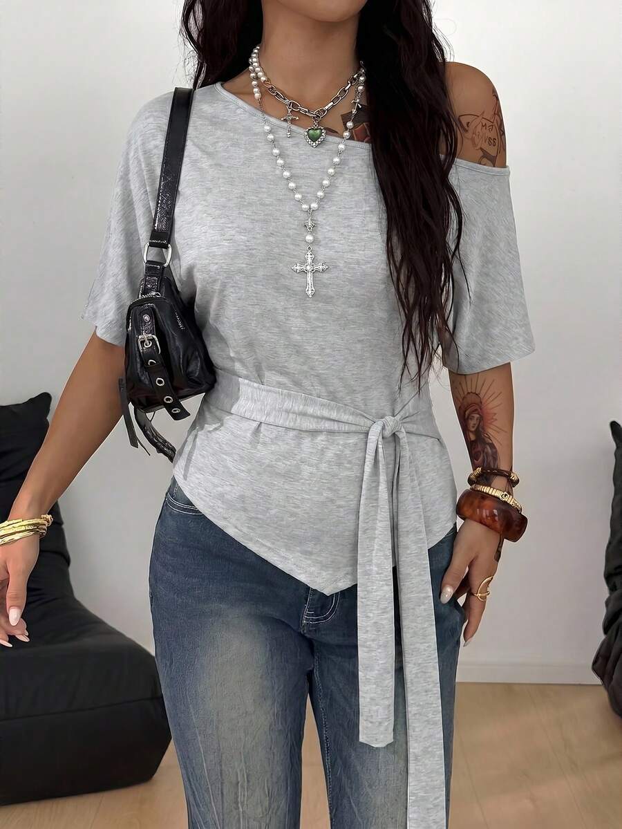 Coolane 大尺碼女款休閒簡約時尚性感修身不對稱領短袖T恤 灰色 夏季約會之夜穿搭