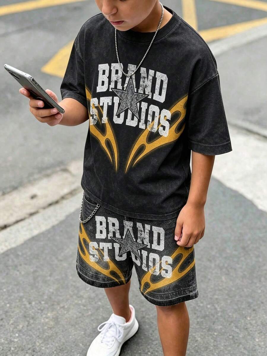2件組青少年男孩酷炫圖案與個性化字母印花時尚T恤與運動短褲套裝，圓領短袖，適合假期派對、春/夏、休閒舒適、夏季首選、時尚休閒穿搭、春/夏街頭風、戶外休閒穿著、返校派對，適合戶外 - 黑色 - 查看 1