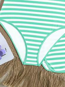 SHEIN Baju Renang Terusan Model Halter Neck Motif Garis-garis untuk Remaja Perempuan, Terdiri dari Crop Top dan Celana Pendek, Set 2 Potong, Musim Panas - Hijau - View 4