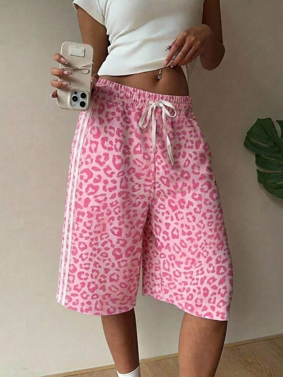 SHEIN EZwear 大码女装夏季休闲运动时尚街头风日常通勤豹纹撞色条纹侧边抽绳腰宽松短裤 - 彩色 - 查看 1
