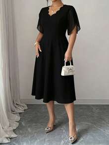 Elenzga Wavy V-Neck Patchwork Flutter Sleeve Waist-Cinching Dress - Black - View 1