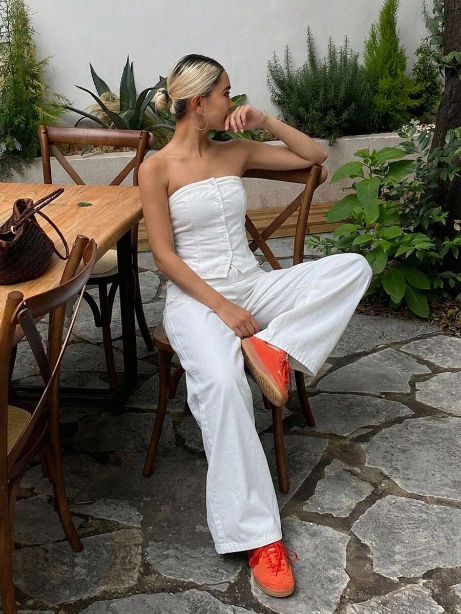 DAZY 女款夏季翻領無袖牛仔背心與捲邊寬鬆休閒牛仔短褲兩件套,中性都市休閒度假風白色牛仔套裝 - 白色 - 查看 1