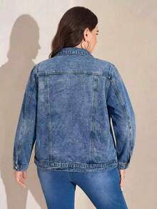 SHEIN LUNE 大尺碼女款單排扣休閒百搭日常出遊長袖牛仔夾克 - 中等水洗藍 - 查看 3