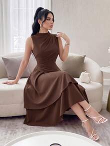Feyla Damen einfarbiges plissiertes Stehkragen elegantes ärmelloses Midi-Kleid - Kaffeebraun - Übersicht 2