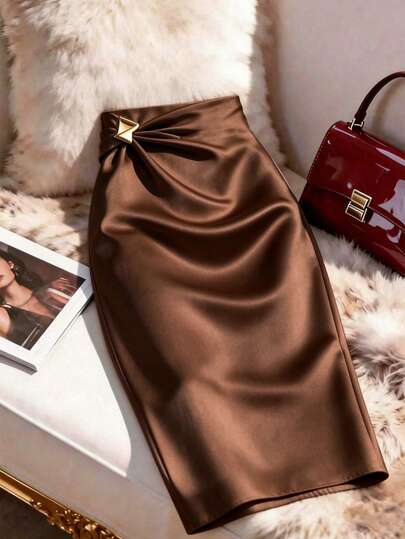 GlowEve Women's Smooth Satin Fitted Pencil Skirt, Satin Glossy Fabric, Waist Metal Buckle Decoration Daily Elegant Skirt, Summer Elegant Skirt, Graduation Season, Fashion Casual Commuter Wear, Business Office Wear, Multi-Functional And Fashionable Daily Casual Wear, Urban Teacher Professional Wear