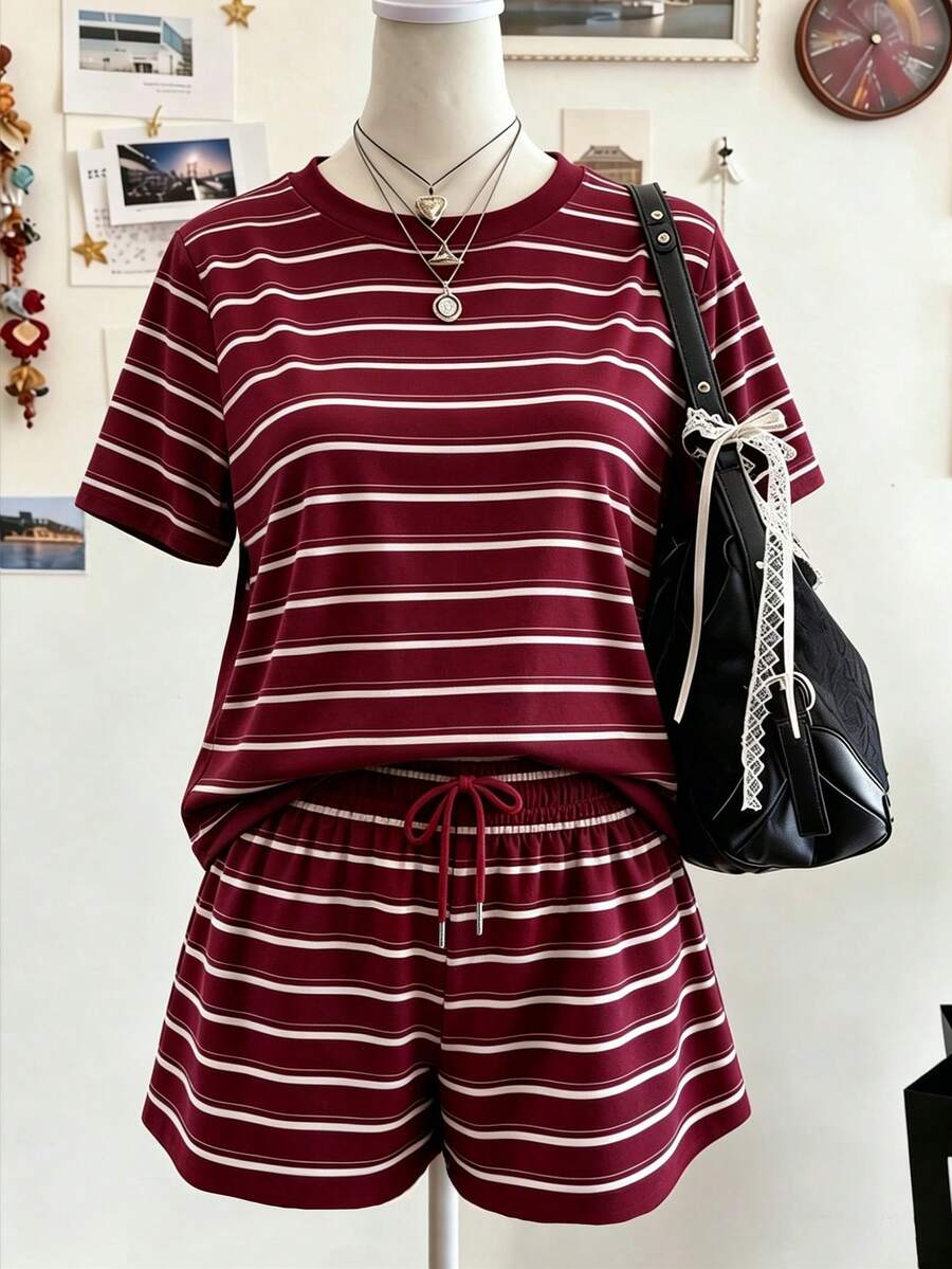 Lalippa 女士圆领红白数码条纹短袖上衣和短裤套装 - 彩色 - 查看 1