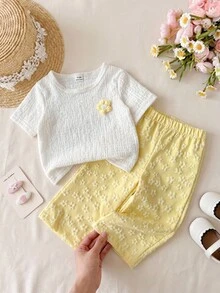 SHEIN 女嬰 0-3歲 夏季&秋季 休閒可愛風 2件/套 純色外出套裝，花朵裝飾短袖簡單上衣&寬鬆簡單長褲。舒適衣物適合戶外活動。 - 黃色 - 查看 2