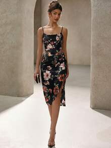Aveloria Modichic 黑色花卉印花緞面修身中長洋裝，細肩帶垂領、側面抓褶、高開衩下擺，優雅性感浪漫，適合派對、單身女郎派對、約會 - 彩色 - 查看 3
