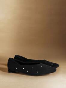 Rosivie Women's Black Rivet Accent Low Heel Shoes - Black - View 5