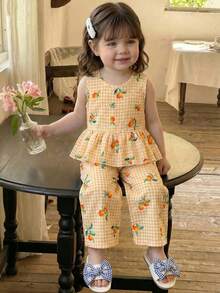 SHEIN Vintaside Kids 2件組女嬰橘黃色圓領無袖背心上衣 荷葉邊娃娃領鈕扣前襟蝴蝶結裝飾上衣 彈性腰長褲套裝 春夏秋季新款 舒適可愛甜美 適合居家與外出 - 黃色 - 查看 2