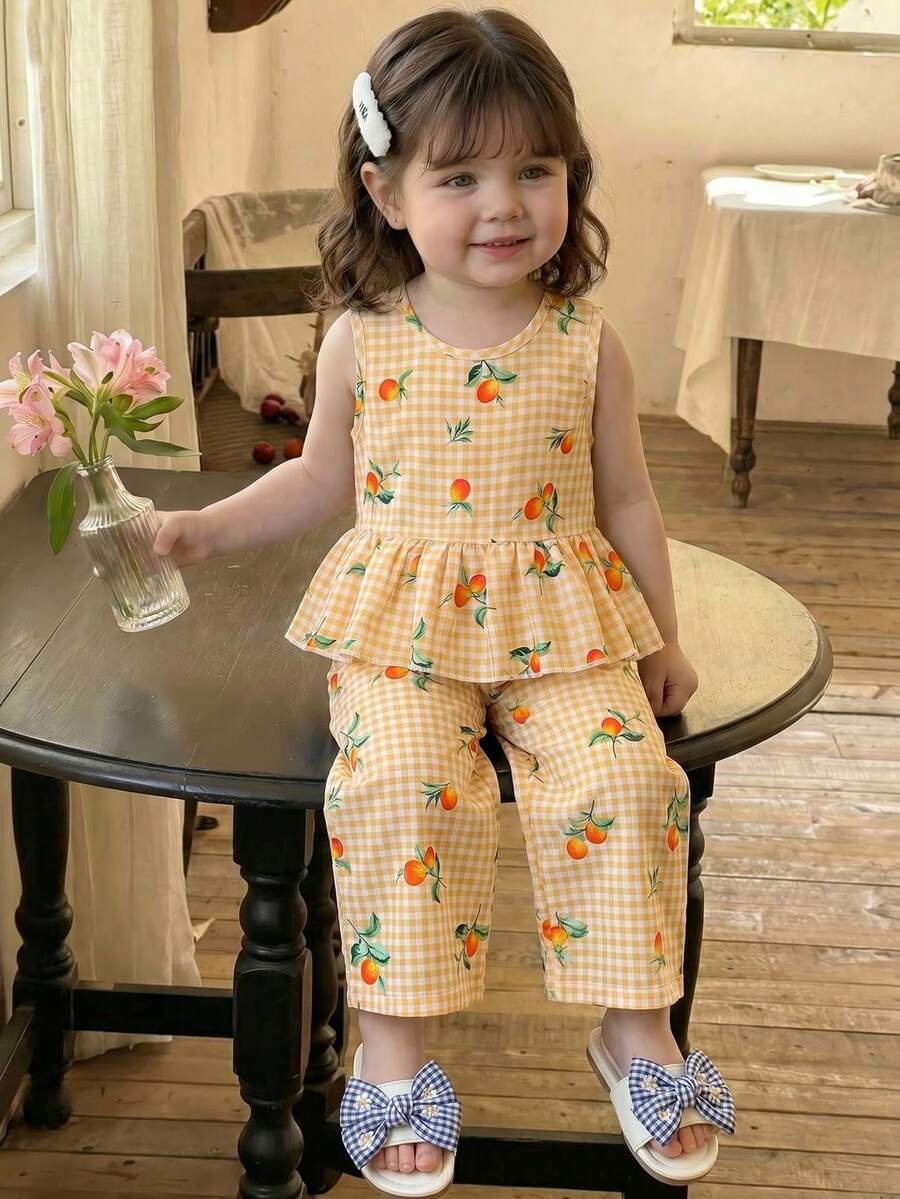 SHEIN Vintaside Kids 2件組女嬰橘黃色圓領無袖背心上衣 荷葉邊娃娃領鈕扣前襟蝴蝶結裝飾上衣 彈性腰長褲套裝 春夏秋季新款 舒適可愛甜美 適合居家與外出