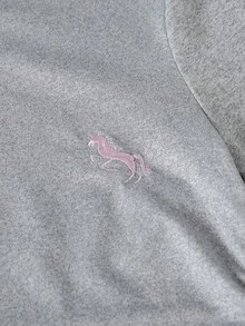 SHEIN Sparklyn 青少年女孩圓領動物刺繡圖案百褶短袖T恤與短褲休閒日常套裝 - 灰色 - 查看 5