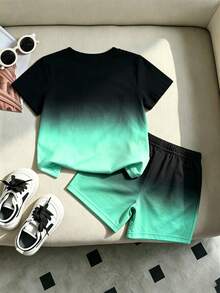 SHEIN 男童2件套夏季字母漸層印花短袖圓領T恤與漸層印花鬆緊腰短褲套裝，腰部抽繩裝飾，柔軟彈性面料，寬鬆版型，春夏時尚休閒舒適百搭，適合外出、街拍、居家、旅行度假 - 彩色 - 查看 2