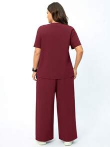 TaskEZ 女款大尺碼手術刷手服上衣與長褲寬鬆兩件套 - 酒紅色 - 查看 2