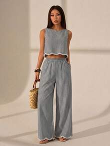 SHEIN PETITE 女款時尚度假休閒對比色蕾絲飾邊吊帶上衣與長褲2件組，四季皆宜，黑色套裝，無袖上衣與長褲2件組，秋季女裝，商務休閒女裝，寬腿長褲女款2件組，蕾絲波浪邊上衣夏季 - 黑色 - 查看 1