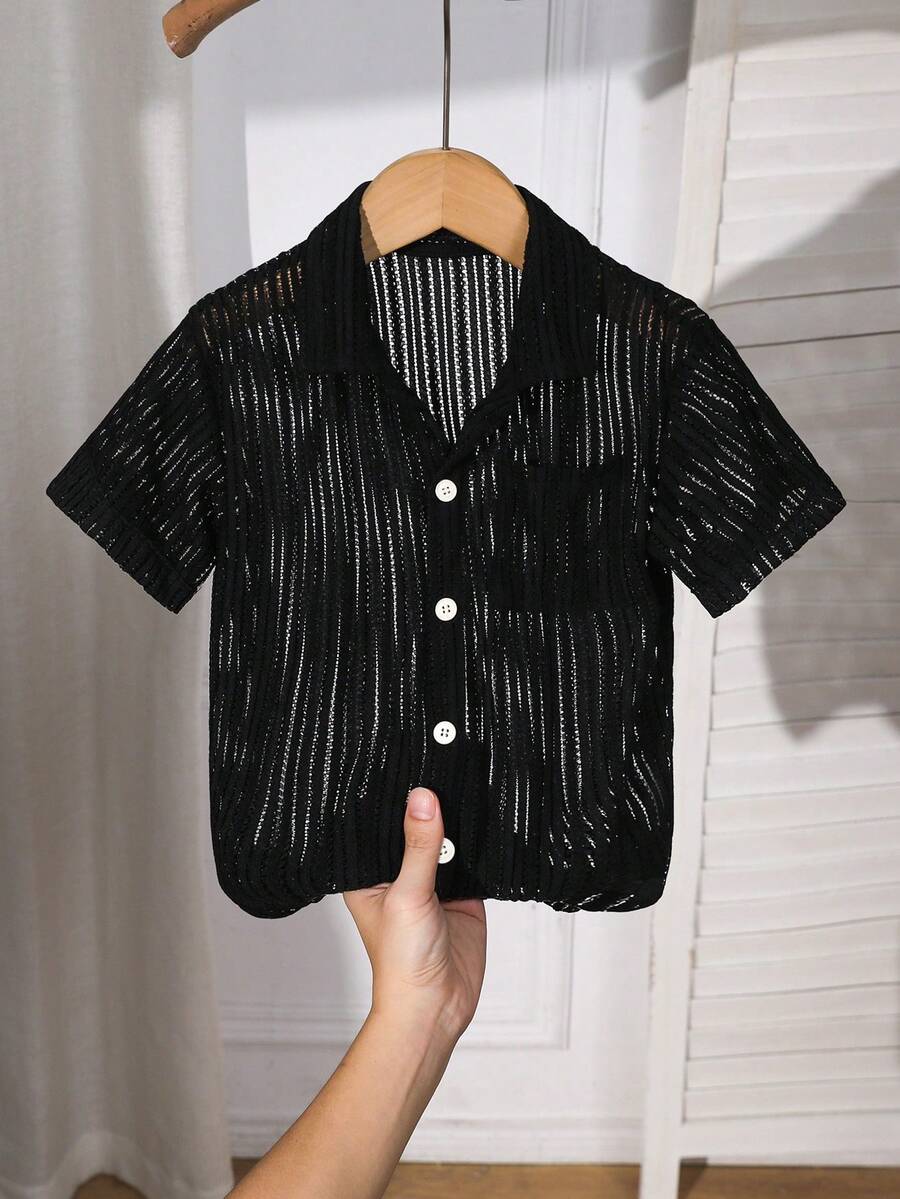 SHEIN 小男孩紋理面料POLO領鈕扣短袖襯衫,休閒復古鄉村度假風卡其色透氣夏季襯衫 - 黑色 - 查看 1