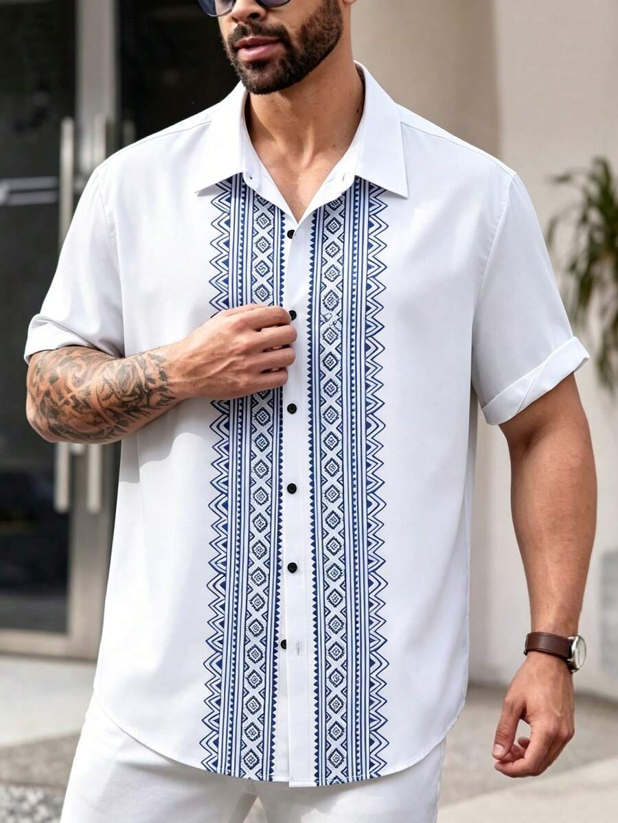 Manfinity CasualCool 男士大尺碼幾何圖案短袖單排扣休閒襯衫,儀式穿著 - 白色 - 查看 1