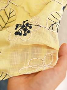 Story & Sage 休閒鄉村風可愛優雅度假女款寬鬆刺繡背心，蕾絲拼接，春夏款，黑色與黃色，適合茶會與早午餐 - 鵝黃色 - 查看 7
