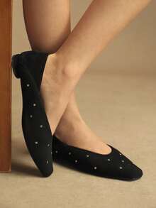 Rosivie Women's Black Rivet Accent Low Heel Shoes - Black - View 9
